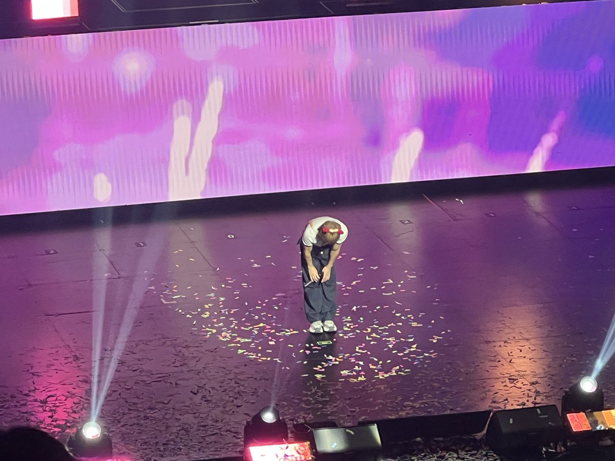 itzmeav93's tweet photo. Cute sequence of Yoseop running up the elevated stage after his thank yous.
 
The crab head band suits him so much which reminds me of Kiki’s delivery 😂 https://t.co/HkP6d7cLbA