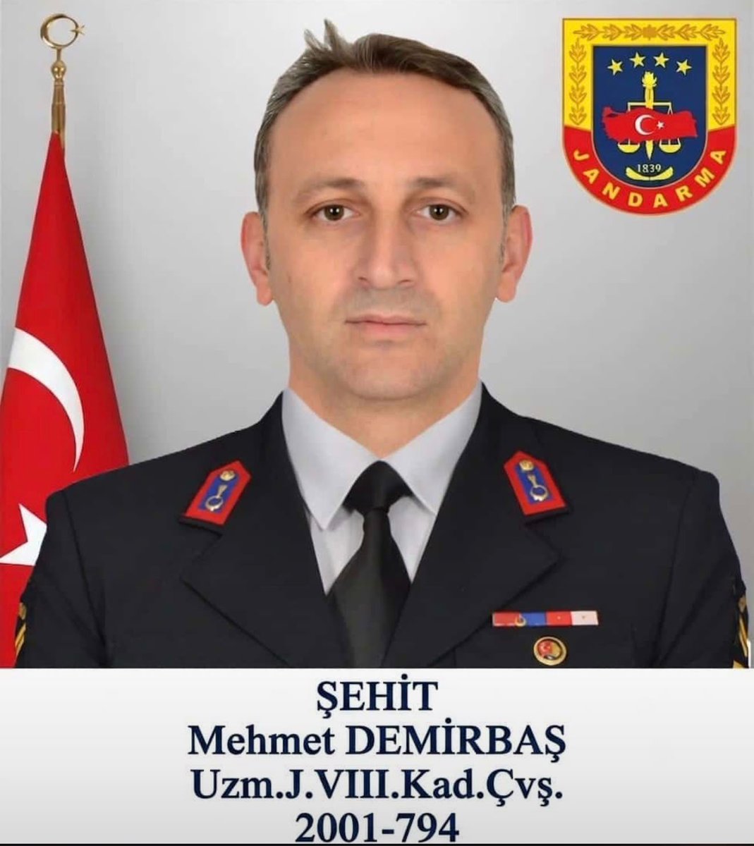 Cngzkeskn's tweet photo. Eskişehir İl Jandarma Komutanlığı emrinde görevli Uzm.J.VIII.Kad.Çvş. Mehmet DEMİRBAŞ, adli bir olaya müdahale ettiği esnada yaralanmış, kaldırıldığı hastanede yapılan tüm müdahalelere rağmen kurtarılamayarak #Şehit Olmuştur. Allah rahmet eylesin mekanı cennet  Ruhu şad olsun. https://t.co/kVEbbJLmBr