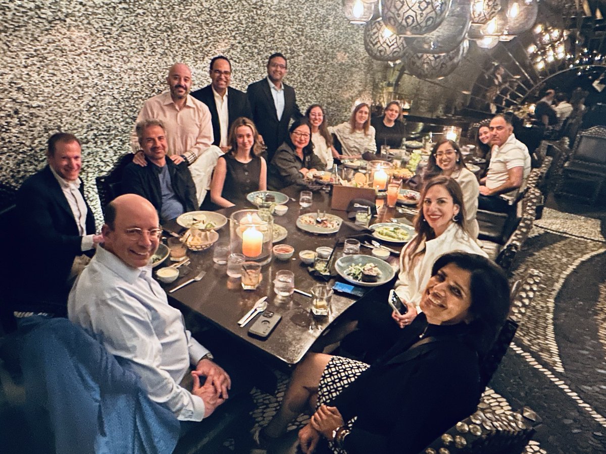 doctorpemm's tweet photo. 👉👉👉Wonderful to come together &amp; spend some time with great friends &amp; trusted colleagues from across the country at @_MDEducation acute leukemia meeting! @LeukDocJZ @beatalleukemia @sanamloghavi @Ramikomrokji @EuniceWangMD @HannahGoulart @TapKadia @ritikulocyte @naszrinMD https://t.co/vifpThSvW4