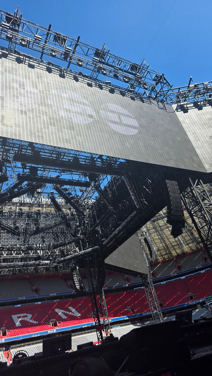 KliYoogi's tweet photo. Vabbe raga seconda fila che cazzo dite https://t.co/PBHuXQGVwZ