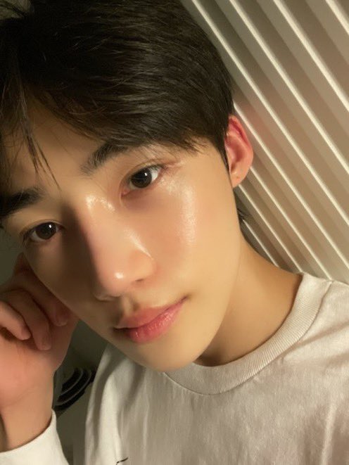nerumeow__'s tweet photo. 차니야 오늘도 많이 웃었길 바라ꕤ︎︎·͜·
아무 걱정 없이 편안한 까만밤 보내☾️꙳⟡
많이 사랑해 행복하자ꧦ𐅁𐀸𐋠𛰙᭜𖫴𖫰𖫱𖫳𖫲𖫲𖫳𖫴𖫰𖫱꛰ﯩᩝ︪᭜𖫴𖫰𖫱𖫳𖫲𖫲𖫳𖫴𖫰𖫱꛰ީᩝ𛰚っ ≡ 🩵 https://t.co/d5sGmn9spB