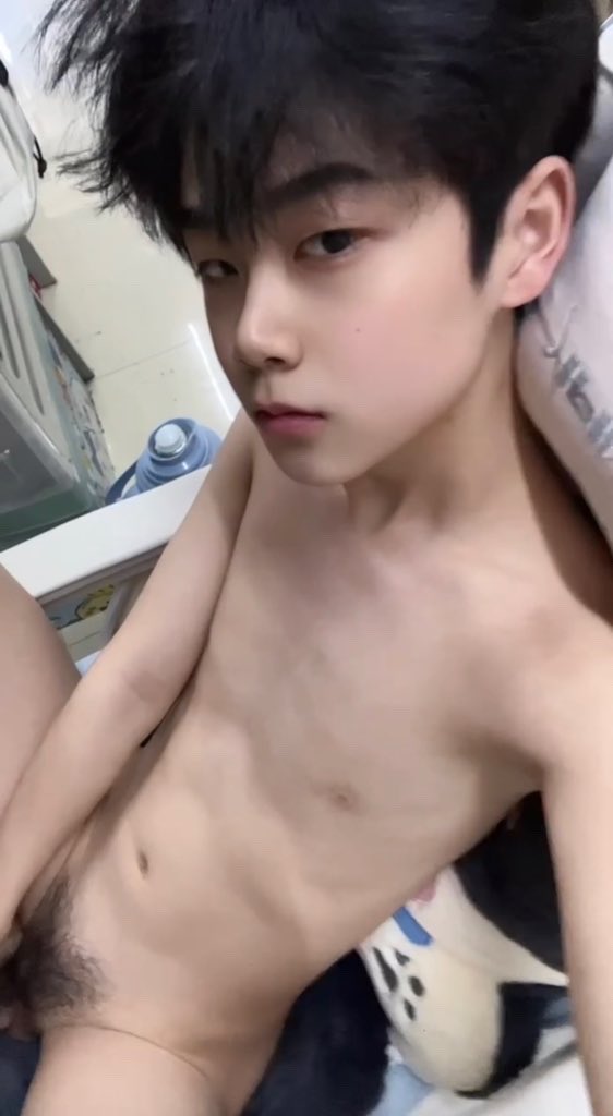 19qmgb's tweet photo. 反差合肥弟弟
原来表面一向乖巧可爱的弟弟，背地里却想着怎么上我，偷偷拿我的白祙猛吸撸管。共100多张高清写照和20条高能视频
💰30
🐧2471548971 https://t.co/pZ51fN2MmA