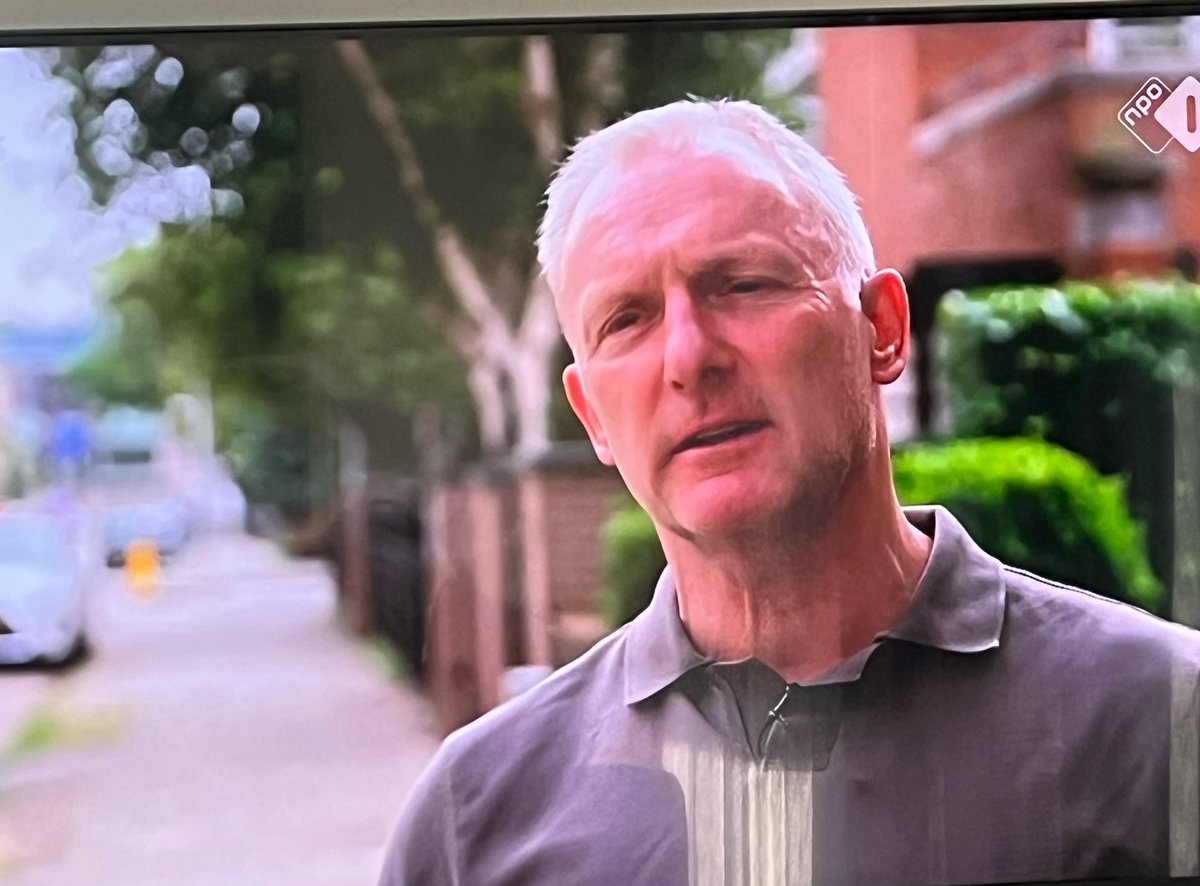 Palos11's tweet photo. #nosjournaal @nos jazeera weer bezorgd om rellende asielzoekers.  Stumpers hebben geen plekkie.  Nou dames nos en meneer rode kruis en minister Asiel, neem ze in huis tot ze het land uitgezet worden.  Probleem voor de rest van Nederland opgelost.  Niks verspreiden van criminelen https://t.co/jJx5pJR3AB