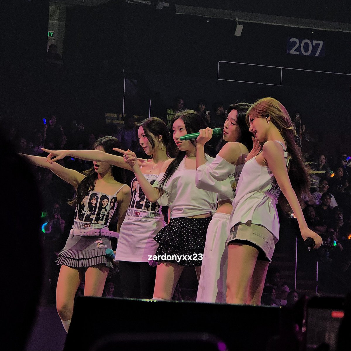 Zardonyxx23's tweet photo. It's good to see all of you complete again, My OT5 @ITZYofficial  ❤️
 Please come back again 🥹🫶

#ITZY_TUNNELVISION_MANILA
#ITZY_TUNNELVISION #ITZY_TNVS
#ITZYinManila #ITZY #Ryujin #yeji #yuna #lia #chaeryeong https://t.co/RfzQ8udNgT