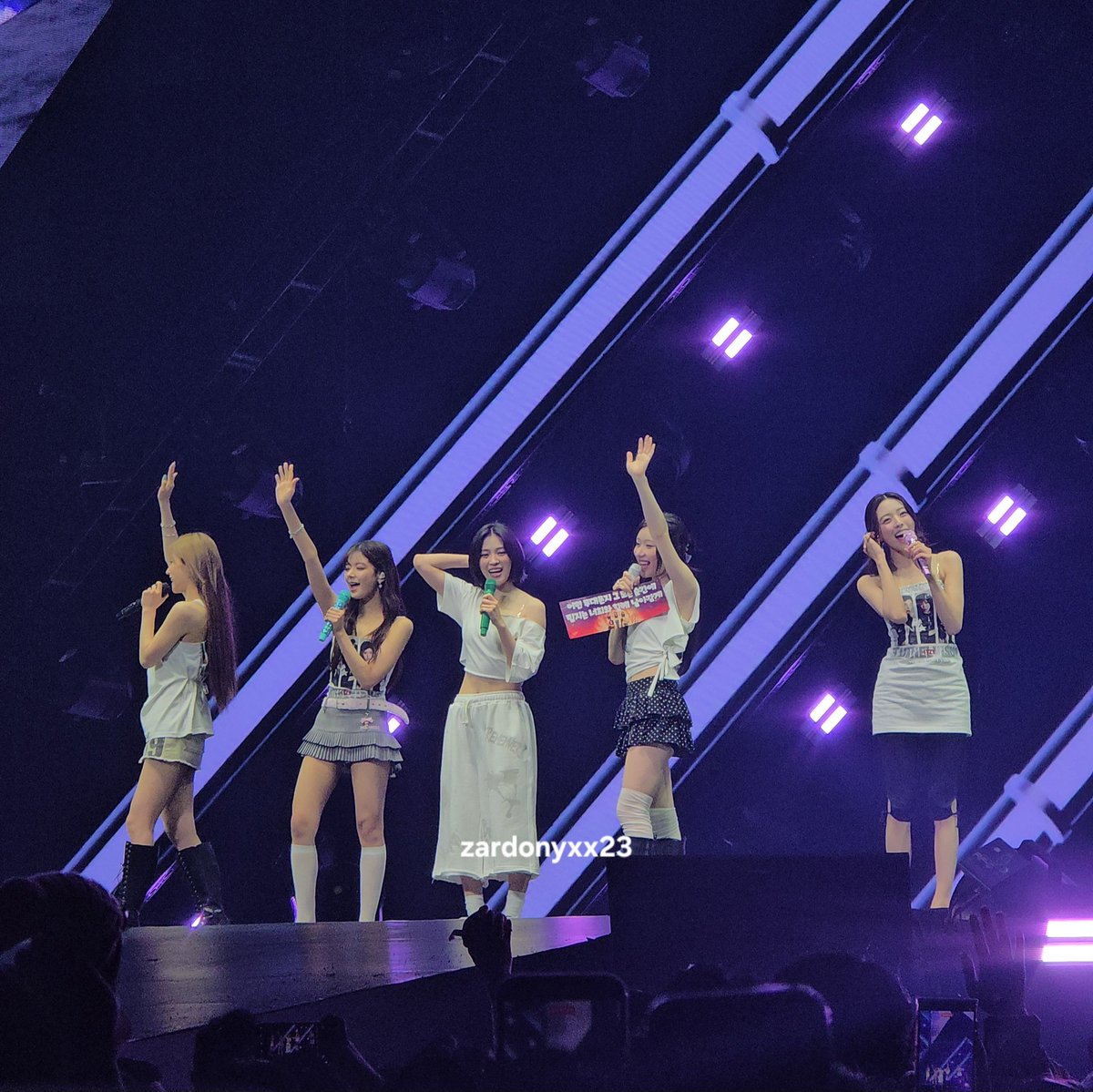 Zardonyxx23's tweet photo. It's good to see all of you complete again, My OT5 @ITZYofficial  ❤️
 Please come back again 🥹🫶

#ITZY_TUNNELVISION_MANILA
#ITZY_TUNNELVISION #ITZY_TNVS
#ITZYinManila #ITZY #Ryujin #yeji #yuna #lia #chaeryeong https://t.co/RfzQ8udNgT