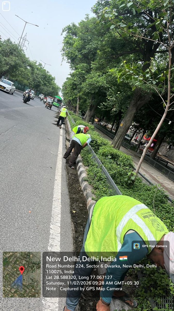 DC_NGZMCD's tweet photo. MCD Najafgarh Zone carried out a roadside drain desilting drive in Sector-6, Dwarka to ensure smooth stormwater flow, prevent waterlogging, and maintain cleanliness during the monsoon.
@CAQM_Official
@LtGovDelhi
@CMODelhi
@shashvat_IAS
@MCD_Delhi
@praveshwahi https://t.co/qyV3MBT4TB