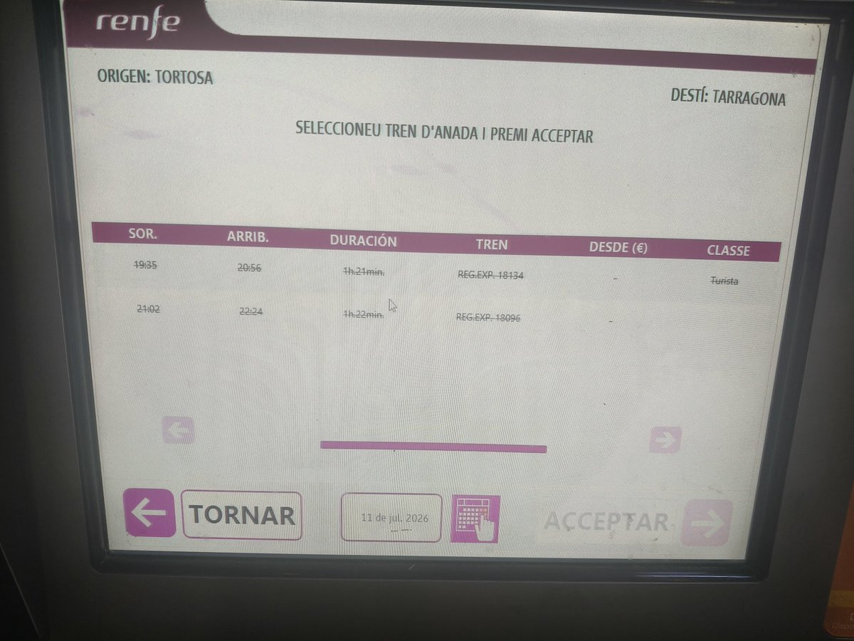 ilucandado's tweet photo. A veure, @rodalies , com puc comprar bitllet si no em deixen les màquines https://t.co/0kvyJTWQWc