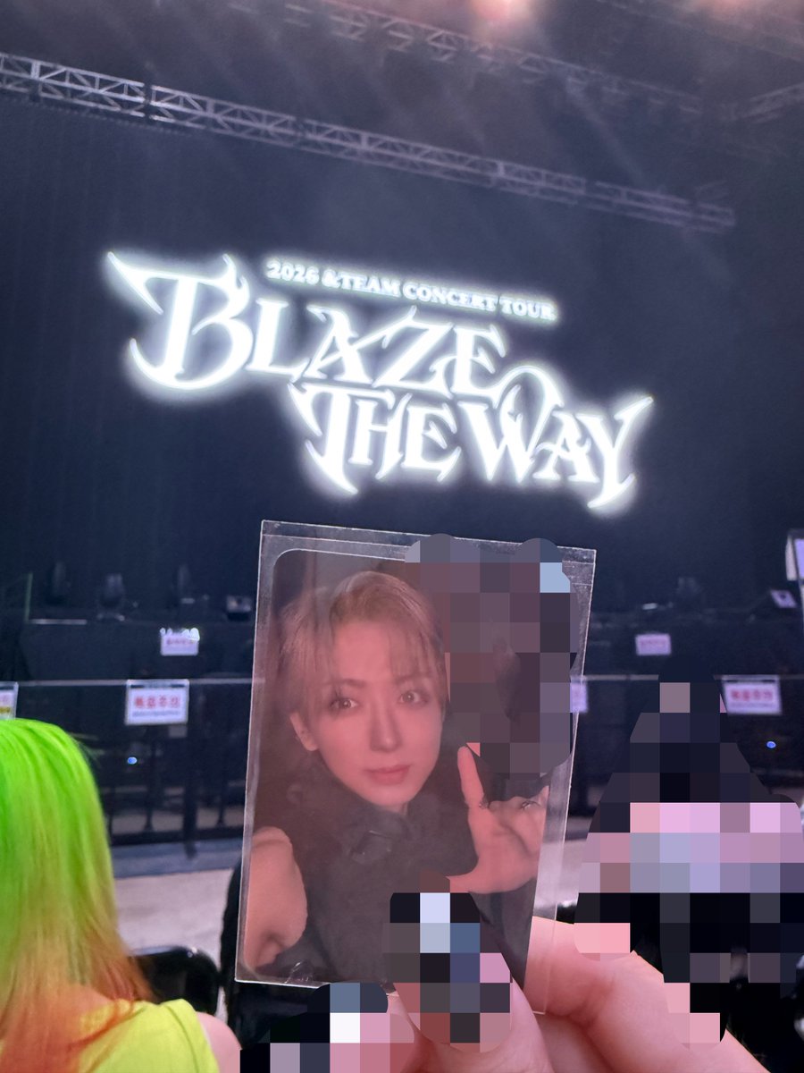 1itt3N's tweet photo. 오 억 주고도 또 가고 싶은 앤팀 콘서트입니다。。 https://t.co/5uZtI6W5Ht