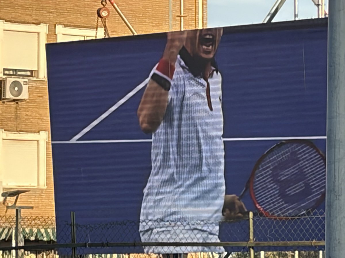 Danicar83dani's tweet photo. @BautistaAgut Muchas gracias por tus años dedicados al tenis @rcrtenishuelva https://t.co/etQ1K4UkJR
