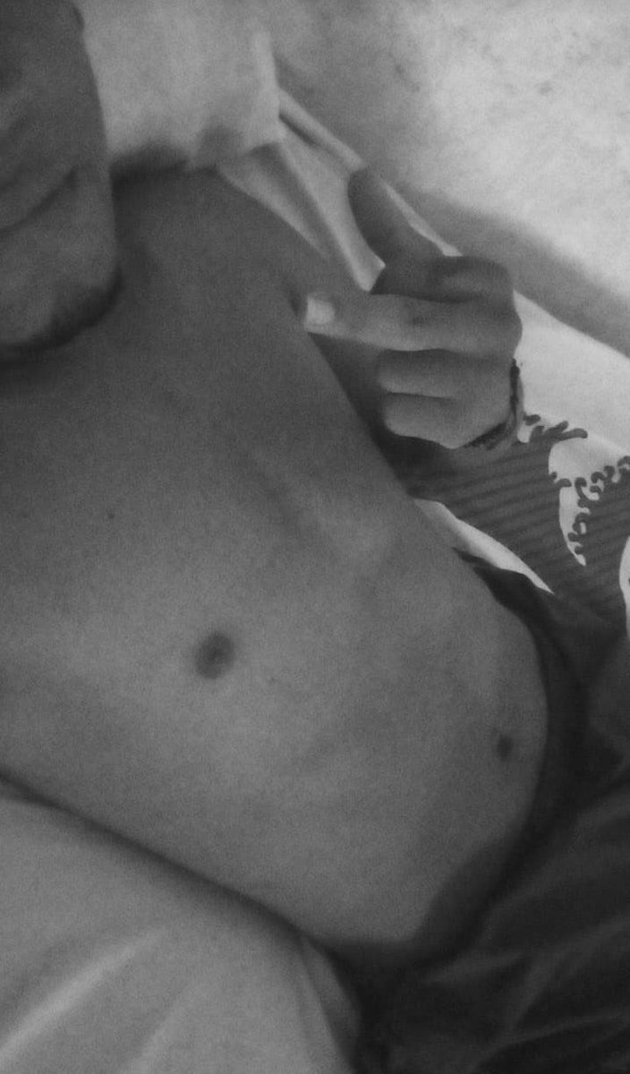 Tavo0422_'s tweet photo. Este sol está caliente Dios mioooooo 🥵 https://t.co/zGaI41BjV4