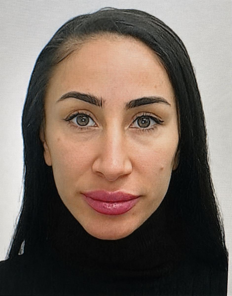 saborz767676's tweet photo. Son Dakika Haberi

Tekne Organizasyonu Yapan Muhabbet Tellalı Buymuş 

Portekizli esc/manken Tessy Ramos Correia’nın ifadesinde anlattığı gemideki “grup seks” muhabbetinin tellalının gözaltına alındığı öğrenildi.

Suç Örgütü Liderliği iddiasıyla tutuklu yargılanan Ekrem İmamoğlu’nu Antalya’da bir teknede Tessy Ramos Correia ile buluşturduğu iddia edilen aracı Nadela Moldova, Yalova’da gözaltına alındı.

Grup organizatörü Nadela Moldova’nın TCK’nın 227. Maddesine muhalefetten yani “fuhşa teşvik, aracılık ve yer temini” suçlarından tutuklamaya sevk edildiği ve çıkarıldığı sulh ceza hakimliği tarafından tutuklandığı öğrenildi.