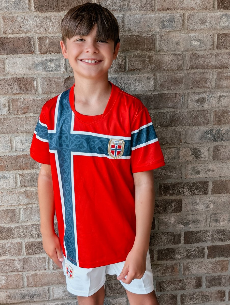 MrsDrish's tweet photo. Team Norway today 🇳🇴 Levi has been Haaland's #1 fan for several years
@Erling  #haaland #Norway https://t.co/fenm14Rkw8