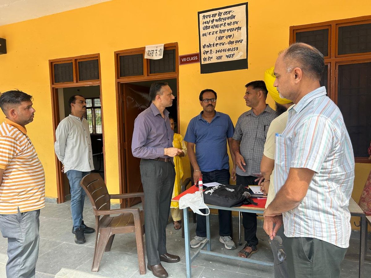 RupnagarDpro's tweet photo. Additional CEO Punjab Amandeep Bansal conducted surprise inspections of SIR-2026 camps in Anandpur Sahib, Rupnagar &amp; Chamkaur Sahib. He reviewed form collection and digitization, directed BLOs to speed up the process, and urged voters to submit forms on time. https://t.co/YQxjzmcCfr