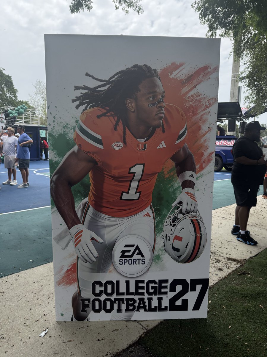 GiselleSports's tweet photo. Malachi Toney hosting an incredible event in Hollywood #GoCanes https://t.co/pYPkZQ10gD