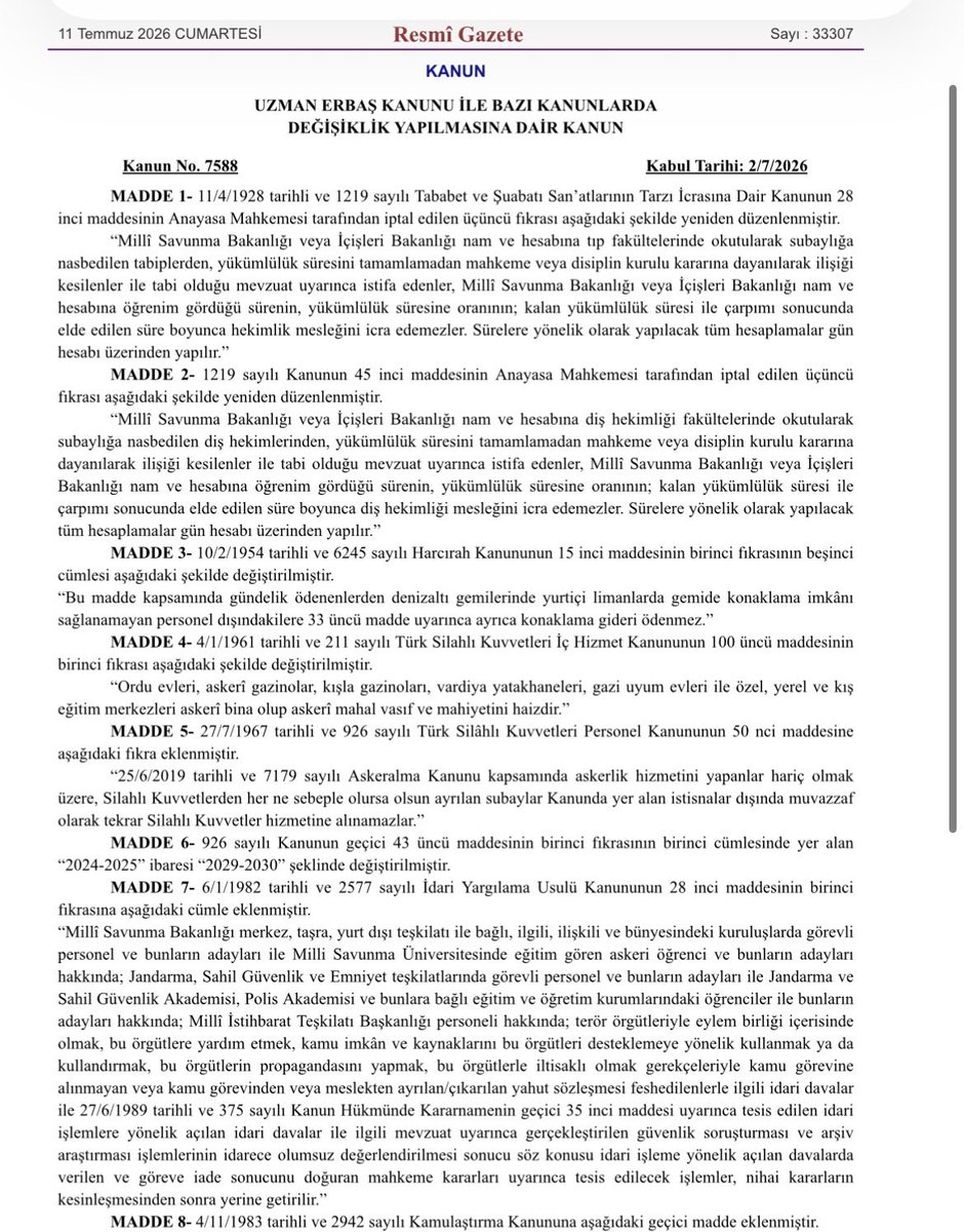 emreturkut's tweet photo. AİHM’in KHK ihraçlarına ilişkin Mehmet Candar vd. başvurusunda Türkiye’ye sorduğu kapsamlı sorular güçlü bir ihlal kararı çıkacağının işaretiydi.

Bugün yürürlüğe giren ve Anayasaya aykırılığı açık 7588 sayılı Kanun’un 7. maddesi, AİHM’den beklenen ihraç kararlarını (asker ve polisler açısından) önceden engelleme ve bypass etme stratejisi.

Türkiye’nin AİHM kararlarını uygulamama repertuarı zaten genişti. 7588 sayılı Kanundan sonra artık tek ciddi rakibimiz Rusya gibi görünüyor.