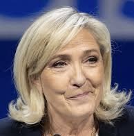 DesaixD's tweet photo. 1 homard : démission 
3 ans de prison : candidature à la présidentielle. https://t.co/gsnq7Dzsp7