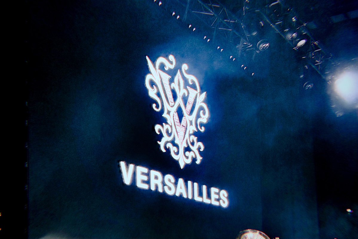 TERUofficial's tweet photo. Aujourd’hui, Versailles est enfin de retour sur scène à Paris ! J’ai tellement hâte de retrouver tout le monde !(。・_・。)/🌹🇫🇷
#Versailles https://t.co/aTiOhH8Xql