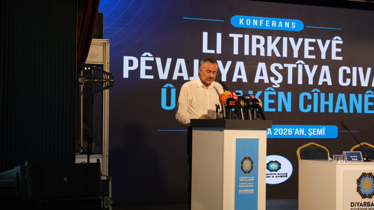 ihdamedsubesi's tweet photo. Diyarbakır Büyükşehir Belediyesi ile beraber gerçekleştirdiğimiz Türkiye’de Toplumsal Barış Süreci ve Dünya Örnekleri Konferansı; katılımcı ve konuşmacıların soru-cevaplarıyla sona erdi. Konferansımıza ilgi gösteren herkese teşekkür eder, konferansın kalıcı barışa vesile olmasını dileriz.