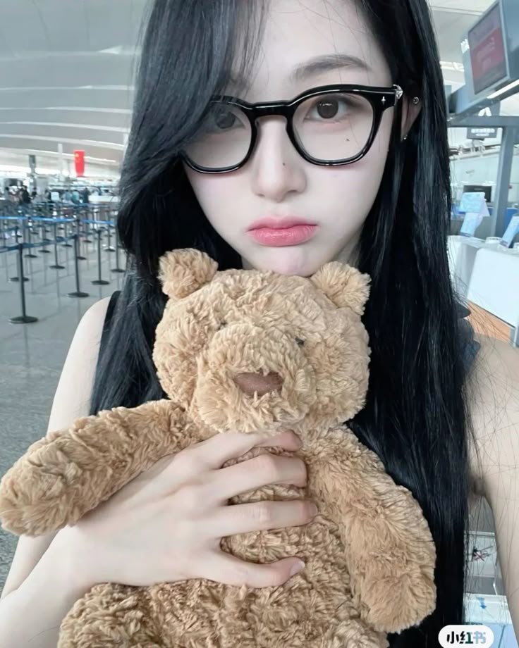 oddXinyeoubi's tweet photo. That teddy bear has been with her for as long as i remember🥹🥹🥹 https://t.co/7n0uiGBuzl