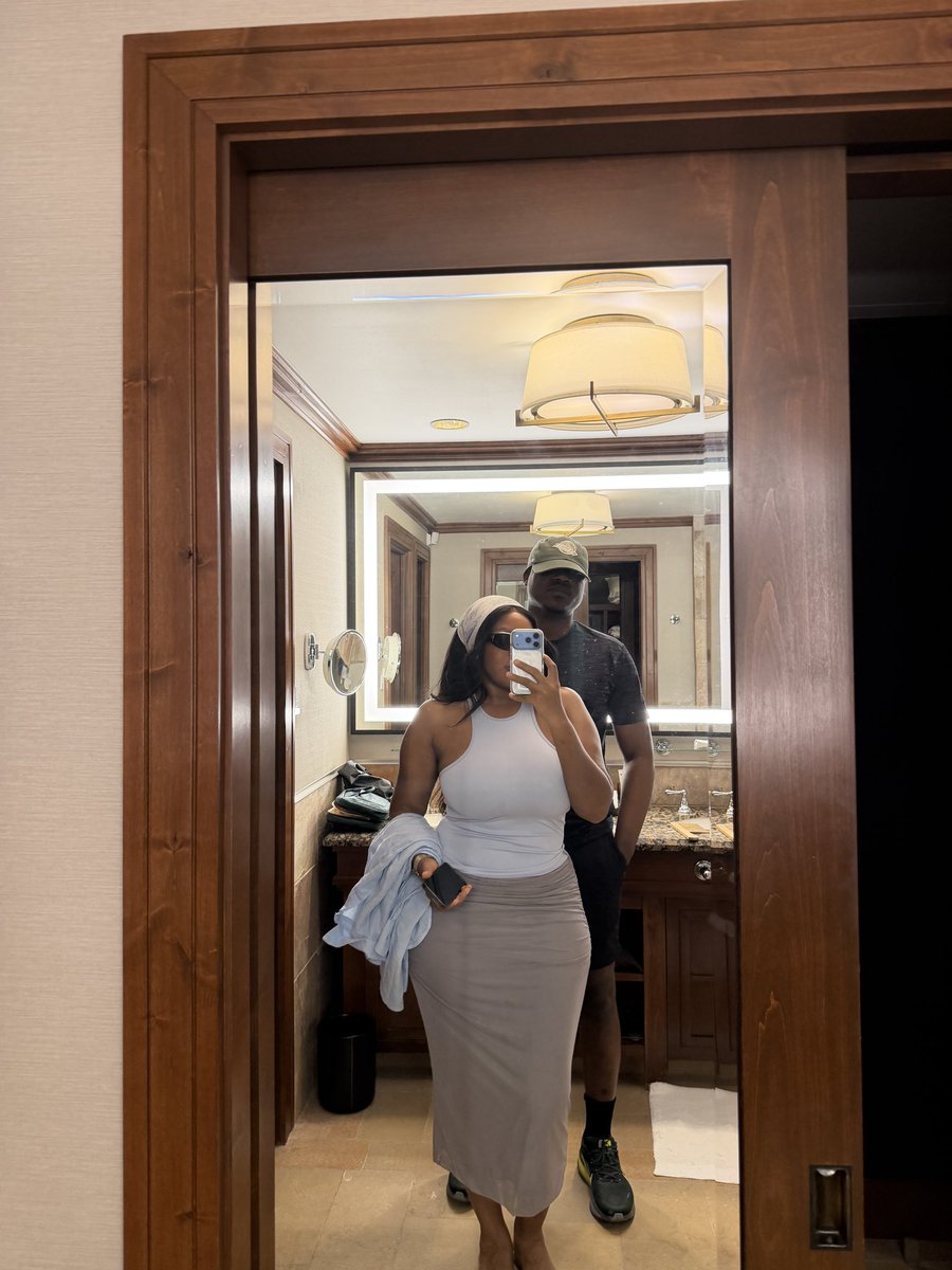 oyinade_so's tweet photo. Anniversary weekend with my lover.🧡 https://t.co/hNhSXAcB7i