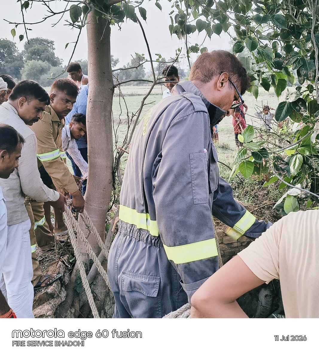 bhadohi_fire's tweet photo. दिनाँक–11.07.2026 को ग्राम–भकोड़ा, थाना–चौरी, भदोही अंतर्गत कुएं में गिरे नीलगाय के बच्चे को फायर यूनिट द्वारा सकुशल बाहर निकाला गया।
#Life_Safety
@Uppolice
@fireserviceup
@adgzonevaranasi
@digmirzapur
@DM_Bhadohi
@bhadohipolice https://t.co/Qd2u6wWgAJ