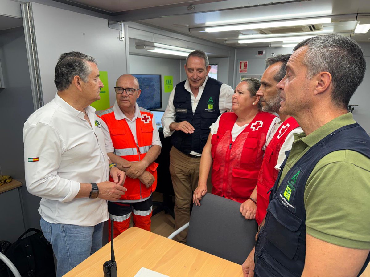 antoniosanz's tweet photo. Mi reconocimiento y agradecimiento a @CruzRojaEsp por su extraordinaria labor durante la emergencia del #IFLosGallardos.

❤️ Más de 600 personas atendidas.
🏠 450 alojadas en albergues de emergencia.
🧠 134 atenciones psicosociales.
📞 Más de 400 llamadas familiares gestionadas.

Gracias también a las 60 personas voluntarias que han demostrado, una vez más, el enorme valor de la solidaridad.