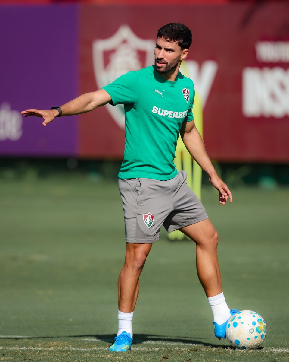 FluminenseFC's tweet photo. Sábado de trabalhos finalizado! 🇭🇺

Amanhã tem #SuperDiaDeFlu no Maracanã >> https://t.co/AXPWJYvwLK

📸: Marcelo Gonçalves/FFC https://t.co/mX2UkBgY49