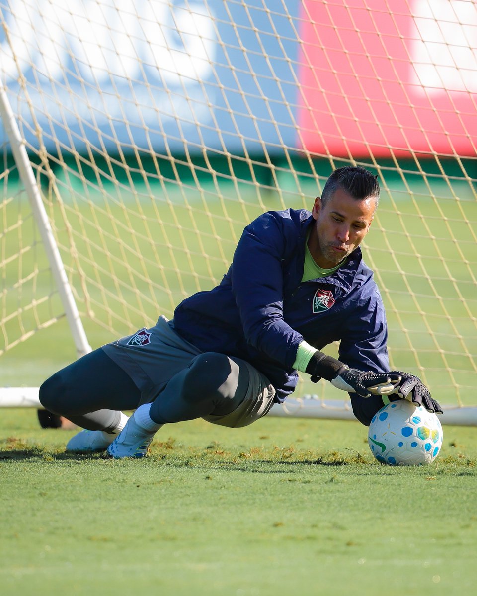 FluminenseFC's tweet photo. Sábado de trabalhos finalizado! 🇭🇺

Amanhã tem #SuperDiaDeFlu no Maracanã >> https://t.co/AXPWJYvwLK

📸: Marcelo Gonçalves/FFC https://t.co/mX2UkBgY49