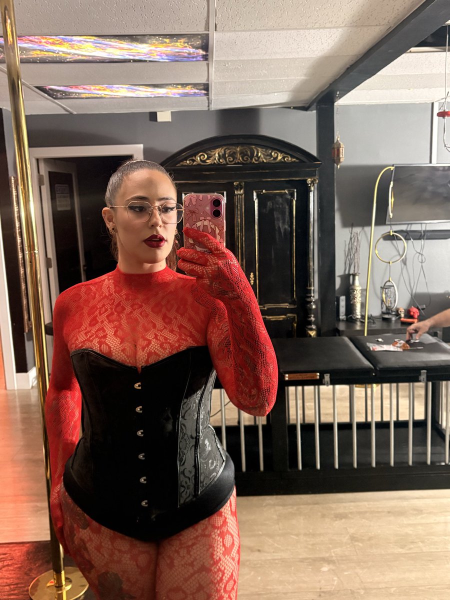 Mistress Brooke Blackbell tweet media