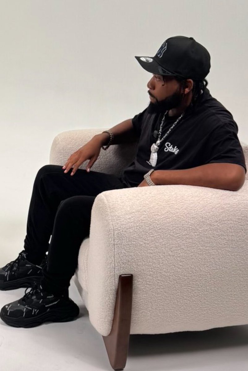 JOHUAsa's tweet photo. He actually wore his OvO chain to the interview. 😭🔥 https://t.co/ylzCqxk2m9