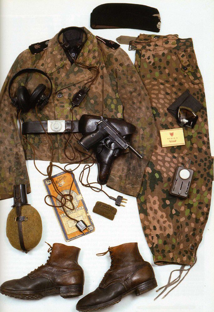 DulceBellum1944's tweet photo. Buenas tardes.
Uniforme de un SS-Rottenfuhrer shwere SS-Panzer-Abteilung 101, Normandía, Julio de 1944. https://t.co/0fDMD8vlyd