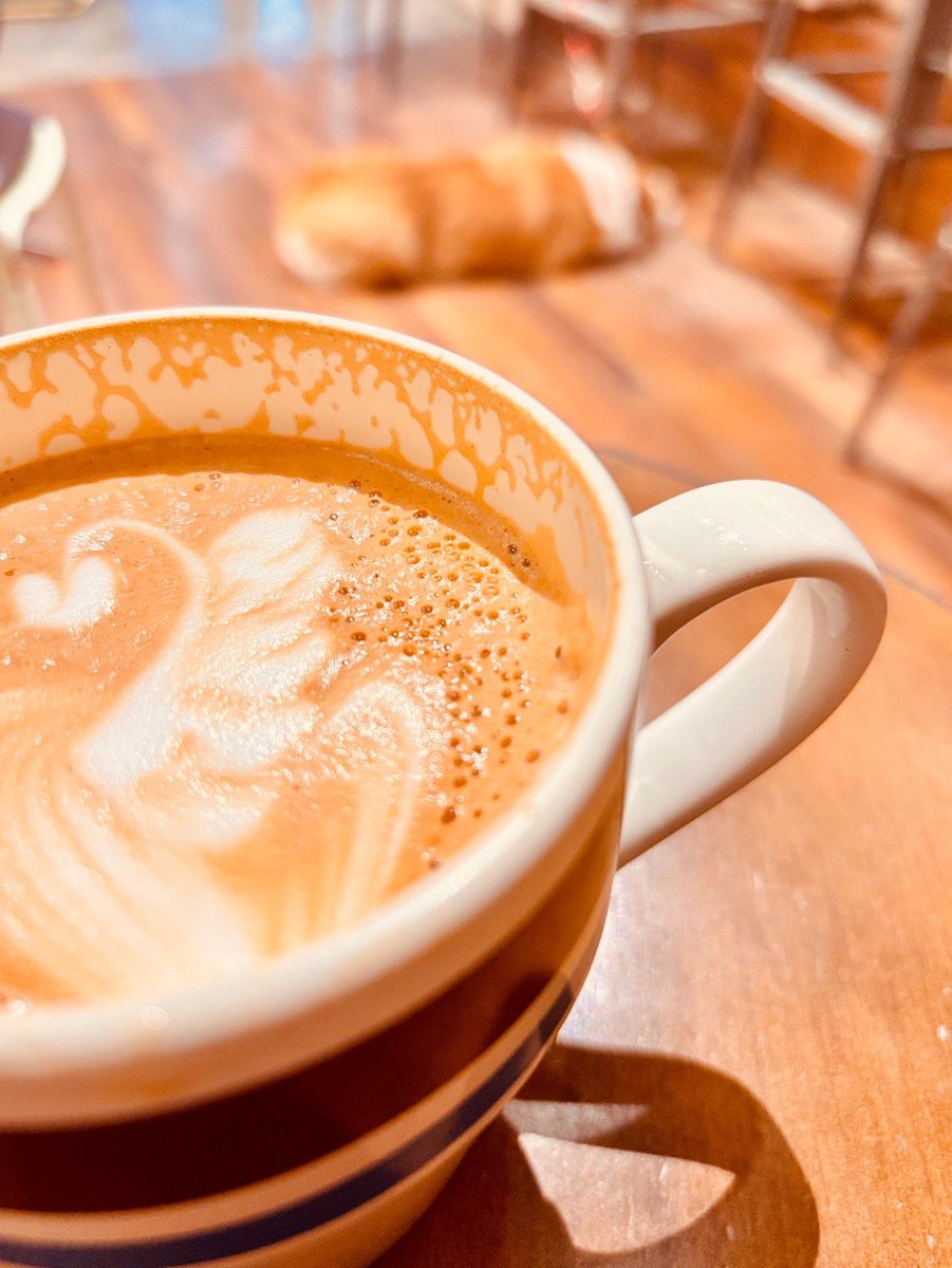 frauroscher's tweet photo. Coffee with old friends, laughter hits just like before  Best way to spend a lazy Sunday! https://t.co/w9Wgwoqca7