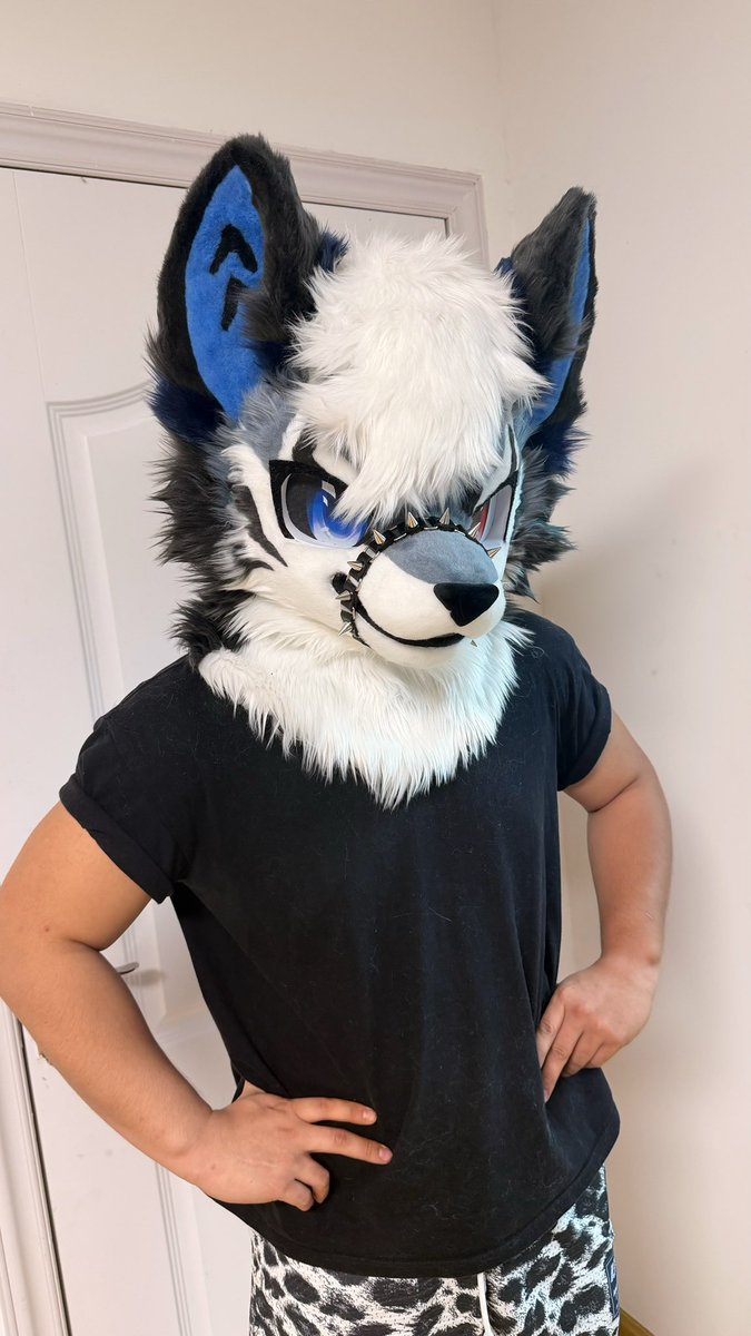 GinwineGin's tweet photo. Quiet moment showing off finished craft work
#TripleGin #fursuit #furry https://t.co/yuJy3pOL8Z