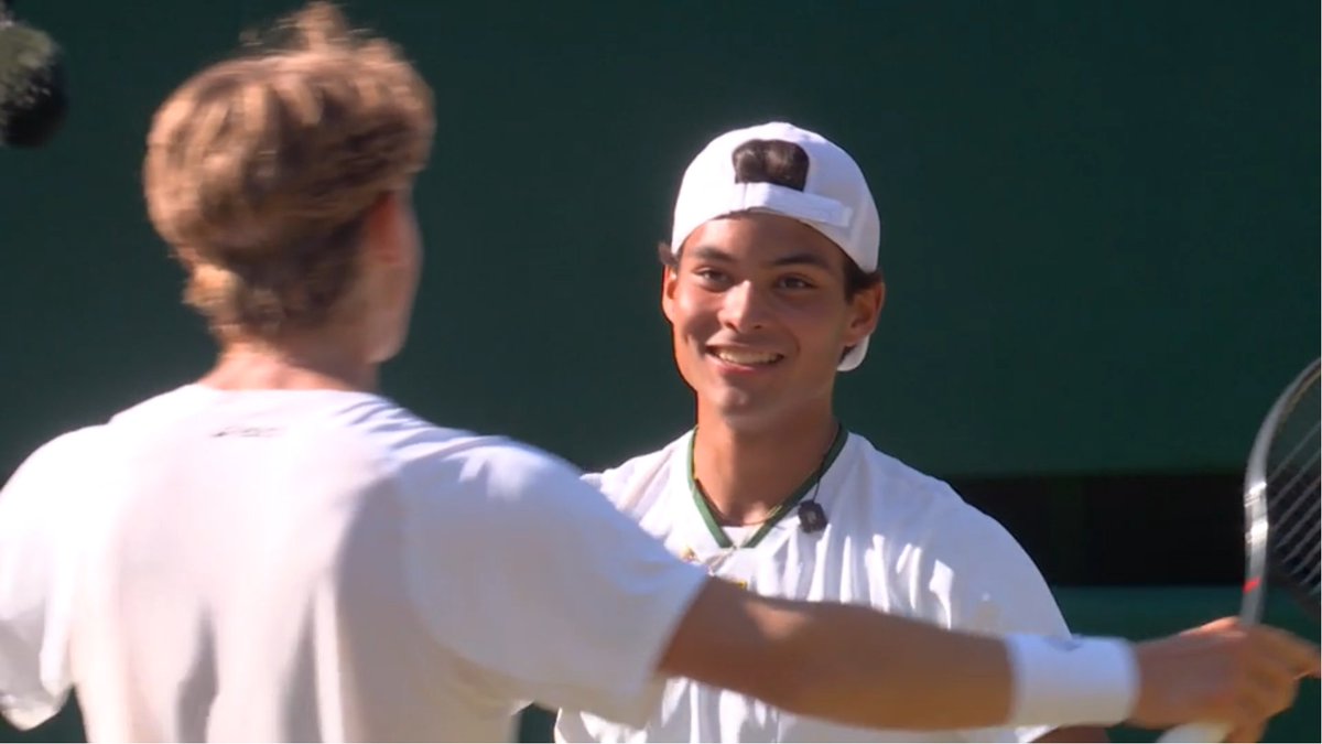 fonsequism's tweet photo. Guto Miguel faz história! Campeão do torneio juvenil de duplas de Wimbledon, ao lado do brilhante Ziga Sesko, que tbm foi campeão de simples do #AUSOpen

6️⃣▪1️⃣   |    6️⃣▪4️⃣

Gutão se torna o maior jogador juvenil da história do Brasil! Campeão em simples e em duplas de Slams! https://t.co/WoZFSVS1av