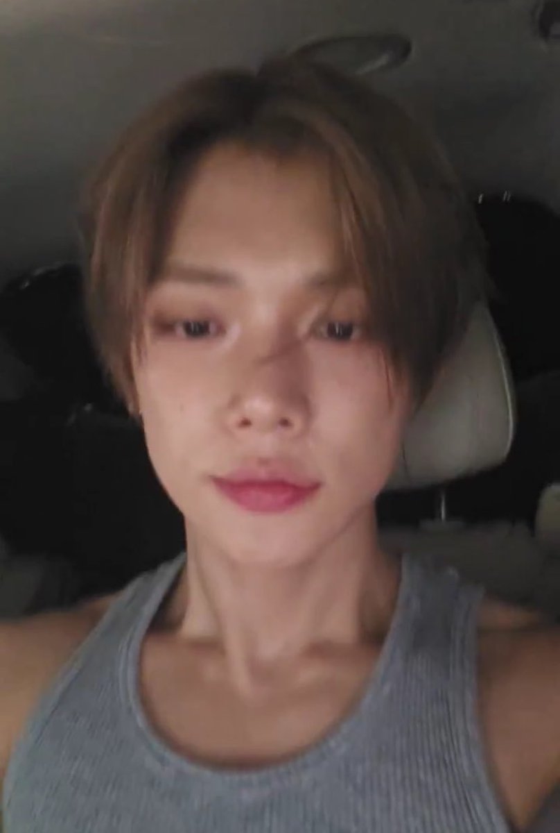 gojozzn's tweet photo. he kinda has the most kissable lips ive ever seen https://t.co/QFaBo1SMjM