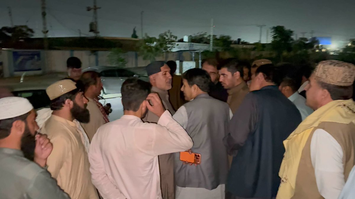 bugti_cm's tweet photo. ان میں سے کسی نے کیا ہنہ اڑک کے شیہدا کے گھر جا کر تعزیت کی ؟
ار نہیں ایک بھی نہیں گیا۔ 
کیونکہ انکا وہاں سیاسی فائدہ ختم ہوگیا تھا

#NoPoliticsOnZiaratMartyrs

#شہداء_پر_سیاست_بند_کرو https://t.co/F3OSesVKhi