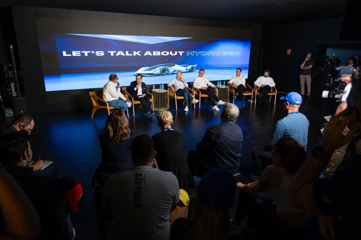 MissionH24's tweet photo. 𝗗𝗲𝗰𝗮𝗿𝗯𝗼𝗻𝗶𝘇𝗶𝗻𝗴 𝗺𝗼𝘁𝗼𝗿𝘀𝗽𝗼𝗿𝘁 𝗮𝘁 𝘁𝗵𝗲 𝗥𝗼𝗹𝗲𝘅 𝟲 𝗛𝗼𝘂𝗿𝘀 𝗼𝗳 𝗦ã𝗼 𝗣𝗮𝘂𝗹𝗼.

A conference was held this Saturday in the fan zone.

#FIAWEC https://t.co/Ocw5XHCjye