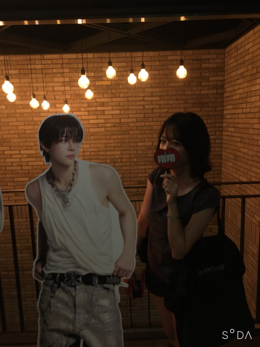 wangnini2002's tweet photo. 왕복 6시간쯤이야 껌이죠 ~
앞좌석일수록 앤팀이랑 더 더 가까워짐 
다들 참고하세용 
다음에 지방에서 해��면 연속 7일 쌉가능임 🤗

#ANDTEAM_VR콘서트 https://t.co/5fe0FzJLlj
