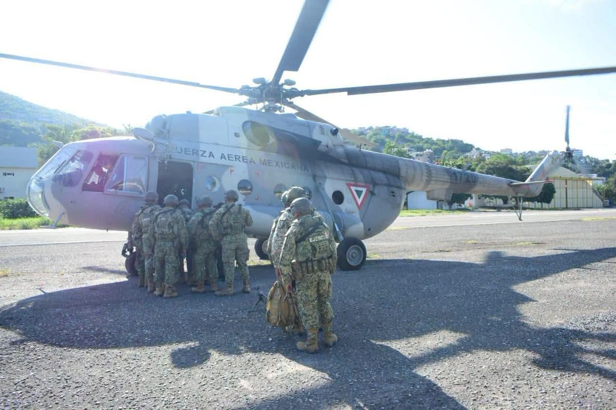 VirtualSoldado's tweet photo. ¿Sabías que...? 🚁

El Mi-17 de la Fuerza Aérea Mexicana es uno de los helicópteros de transporte más versátiles de su flota. Puede trasladar personal, carga, realizar evacuaciones médicas y apoyar en operaciones de auxilio a la población.

#SabíasQue #FuerzaAéreaMexicana #Mi17 https://t.co/EZslcnzATZ