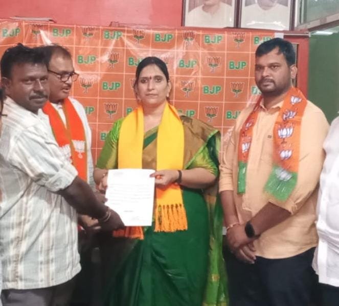 DtmpT's tweet photo. పార్టీప్రతి కార్యక్రమంలో ఎంతో చురుకుగా పాల్గొని కేవలం2రోజుల్లోతనగ్రామం పర్నాసలో100సభ్యత్వాలుచేసి శివనాగరాజు గారిమరణంనన్నుఎంతో కలిచివేసింది.ఆయనఆత్మకుశాంతి చేకూరాలని కోరుతూవారి కుటుంబానికి నాప్రగాఢసానుభూతి తెలియజేస్తున్నాను🙏
#Bjpgudivadarural @BJP4Andhra @BJPMadhukarAP @MadhavBJP https://t.co/nBAXCKt5u8