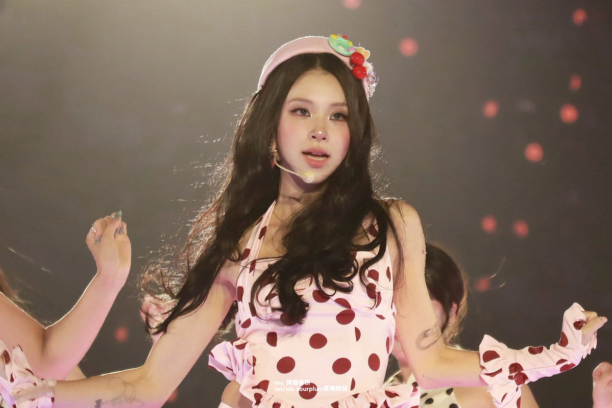SourPlum_qmss's tweet photo. 🍓🧝🏻‍♀️🏰
#TWICE_THIS_IS_FOR_WORLD_TOUR_FINALE_IN_SEOUL 
#chaeyoung 
#twice 
Love this outfit soooooo much https://t.co/XQsBjTxzng