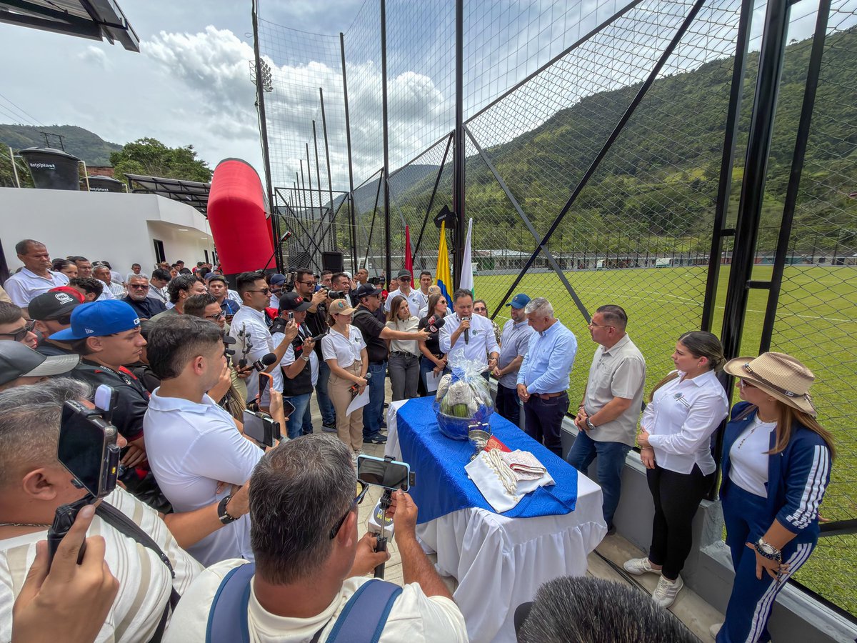 GoberNorte's tweet photo. 👉 El gobernador @williamndes_ llegó al municipio de📍#Arboledas para cumplir una agenda institucional orientada al seguimiento de proyectos e inversiones que impulsan el desarrollo y fortalecen la infraestructura para el bienestar de la comunidad. 💪 https://t.co/uobbB52JgI