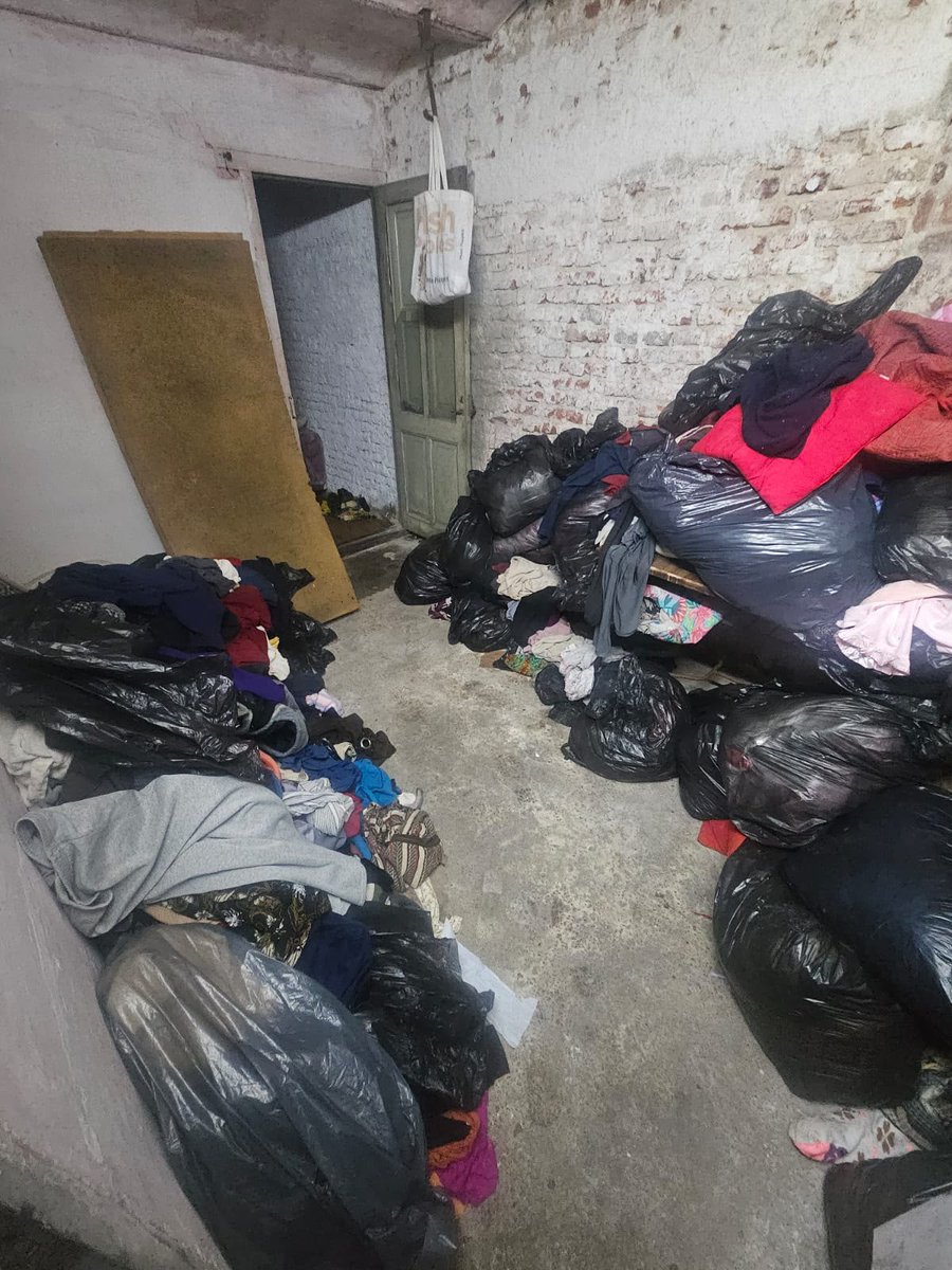 Subrayado's tweet photo. Allanan residencial irregular en La Unión; personas encerradas, hacinadas y sin agua, pidieron ayuda
https://t.co/sVZqQhb3m3 https://t.co/1MqPJfDcGU