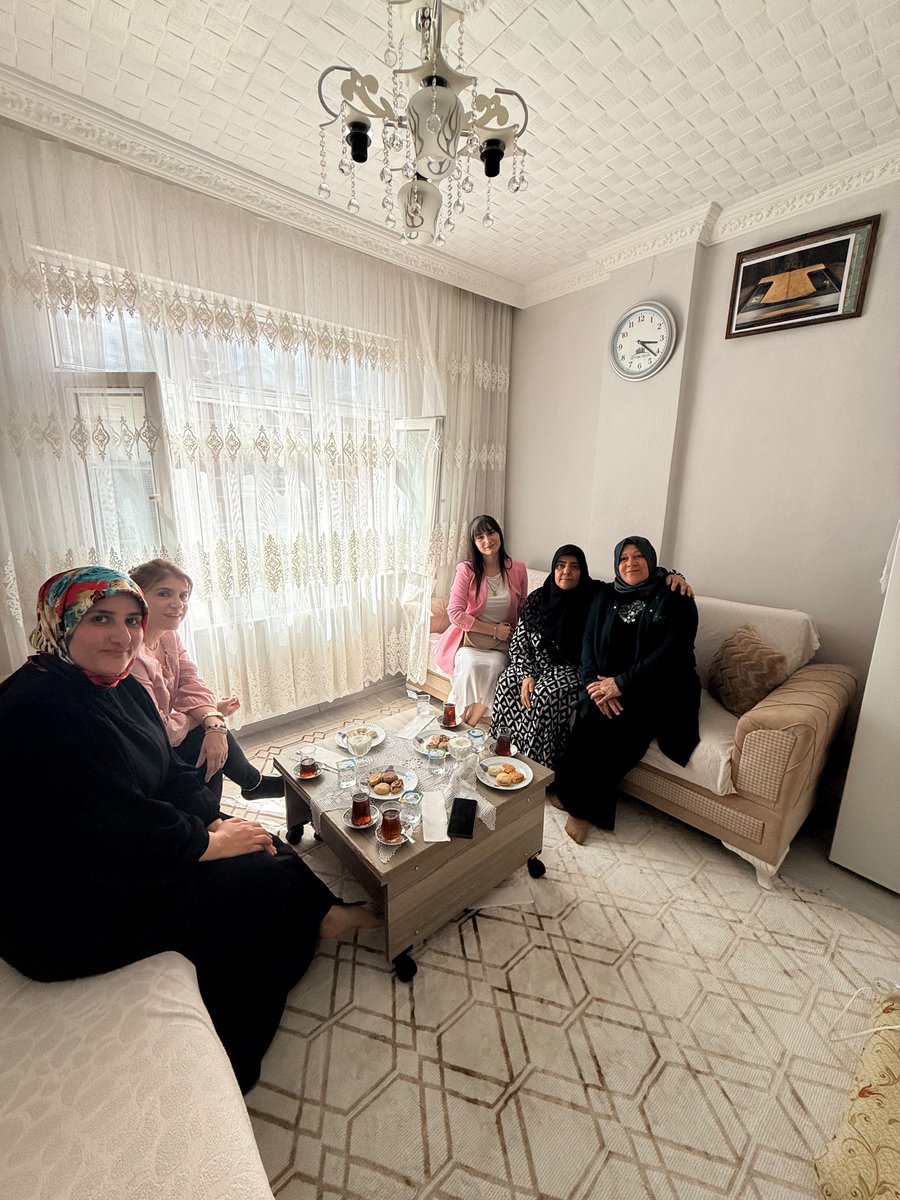 _MHP_sultangazi's tweet photo. 🇹🇷 Şehit ve Gazi Yakınları Ziyaret Programı

Şehit ve Gazi Yakınlarından Sorumlu İl Başkan Yardımcımız Sn. Ayhan Aras, İlçe Başkanımız Sn. Yakup Bildik, İlçe Teşkilat Başkanımız Sn. Yaşar Koçyiğit, İlçe Yöneticilerimizin, Kaçep Başkanı İlçe Başkan Yardımcımız Deniz Gürses ve Mahalle Başkanlarımızın katılımlarıyla; aziz şehidimiz Davut Balyemez'in kıymetli kardeşi Sn. Efrail Balyemez'i hanelerinde ziyaret ederek hasbihâl ettik.

Aziz şehidimizi rahmetle, minnet ve dualarla yâd ediyor; kıymetli ailesine sağlık, huzur ve sabır diliyoruz.

Ruhları şâd, mekânları cennet olsun.

#sultangaziilebulusuyoruz #sultangaziilekucaklasiyoruz