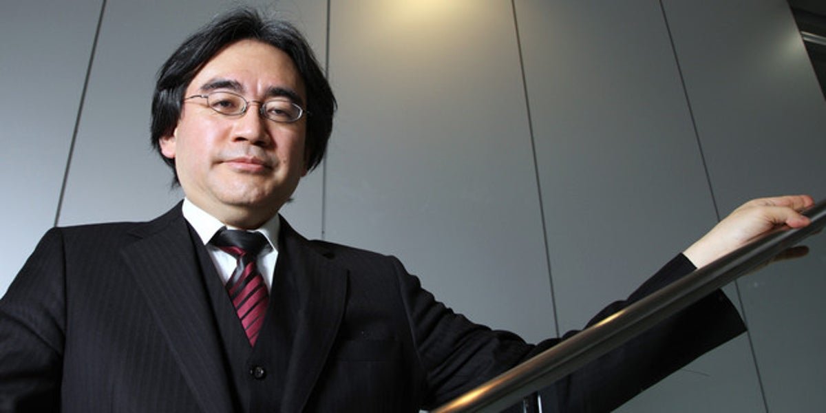 NotiPlay_'s tweet photo. Hoy se conmemoran 11 años del fallecimiento del legendario Satoru Iwata.

Más que un CEO enfocado en maximizar los ingresos, fue una persona apasionada por los videojuegos y profundamente comprometida con quienes los hacían posibles.

Un jugador de corazón ❤️ https://t.co/09qy378yUr