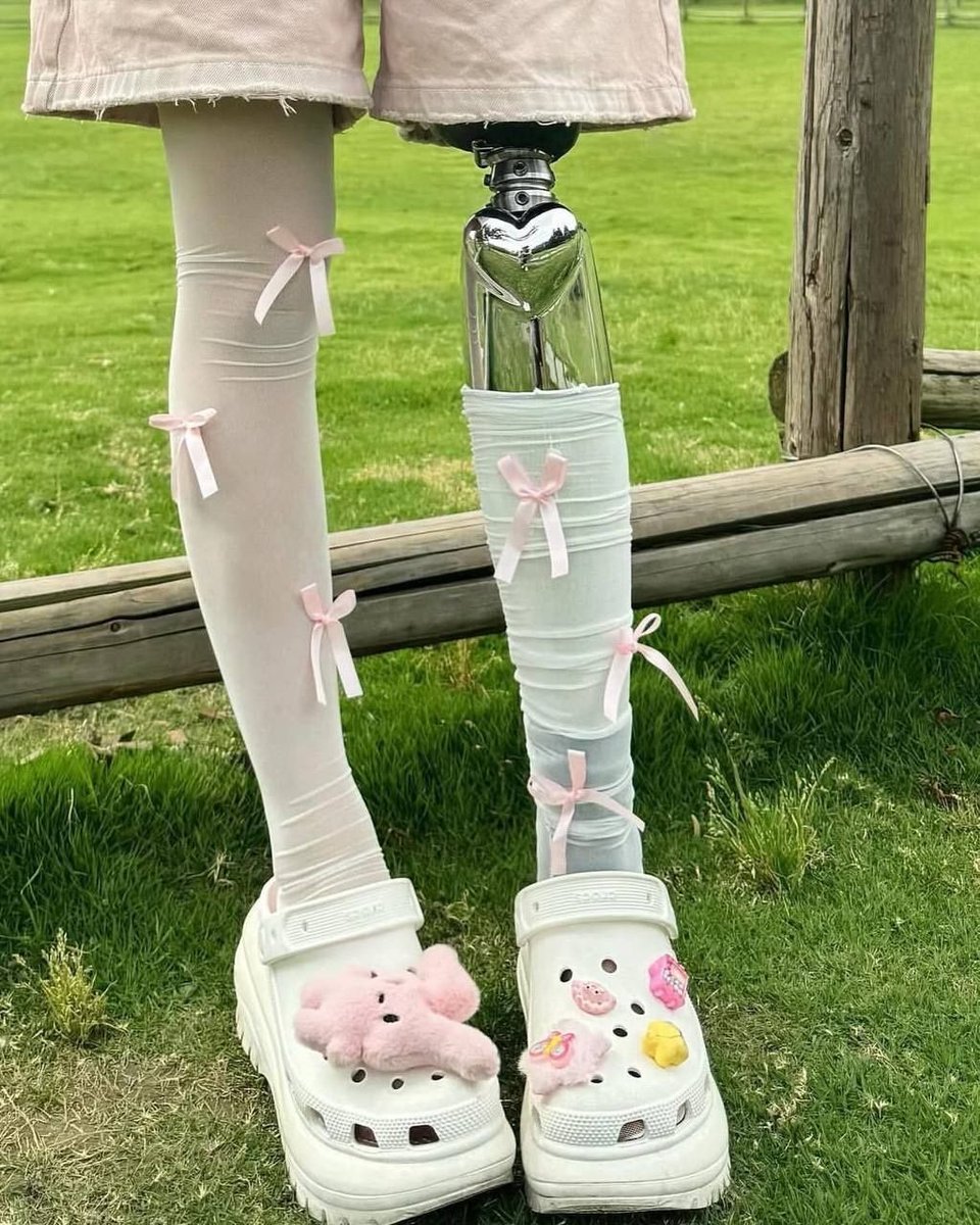 rogue's tweet photo. Turning a prosthetic leg into a high-fashion piece of wearable jewelry is honestly one of the coolest design concepts ever https://t.co/93xarzT6My