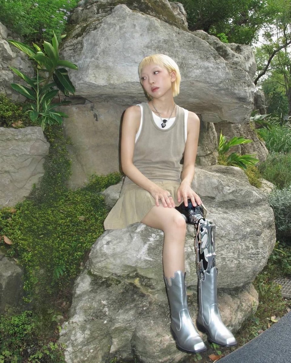 rogue's tweet photo. Turning a prosthetic leg into a high-fashion piece of wearable jewelry is honestly one of the coolest design concepts ever https://t.co/93xarzT6My