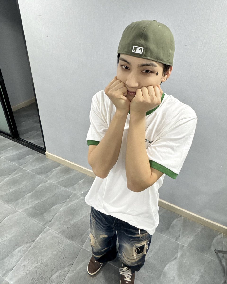 528hzkr's tweet photo. 💚 #B_ONAIR

Bangkok DAY 1

많이 기다렸지 I'm So Sorry 아가새🐥💚
조심히 돌아가고 내일도 재밌게 놀자!!
See you tomorrow
เจอกันพรุ่งนี้น้า🫶🏻

#JAYB #제이비 #528Hzkr 
#2026tape_roots_bangkok https://t.co/zT5hDdTStW