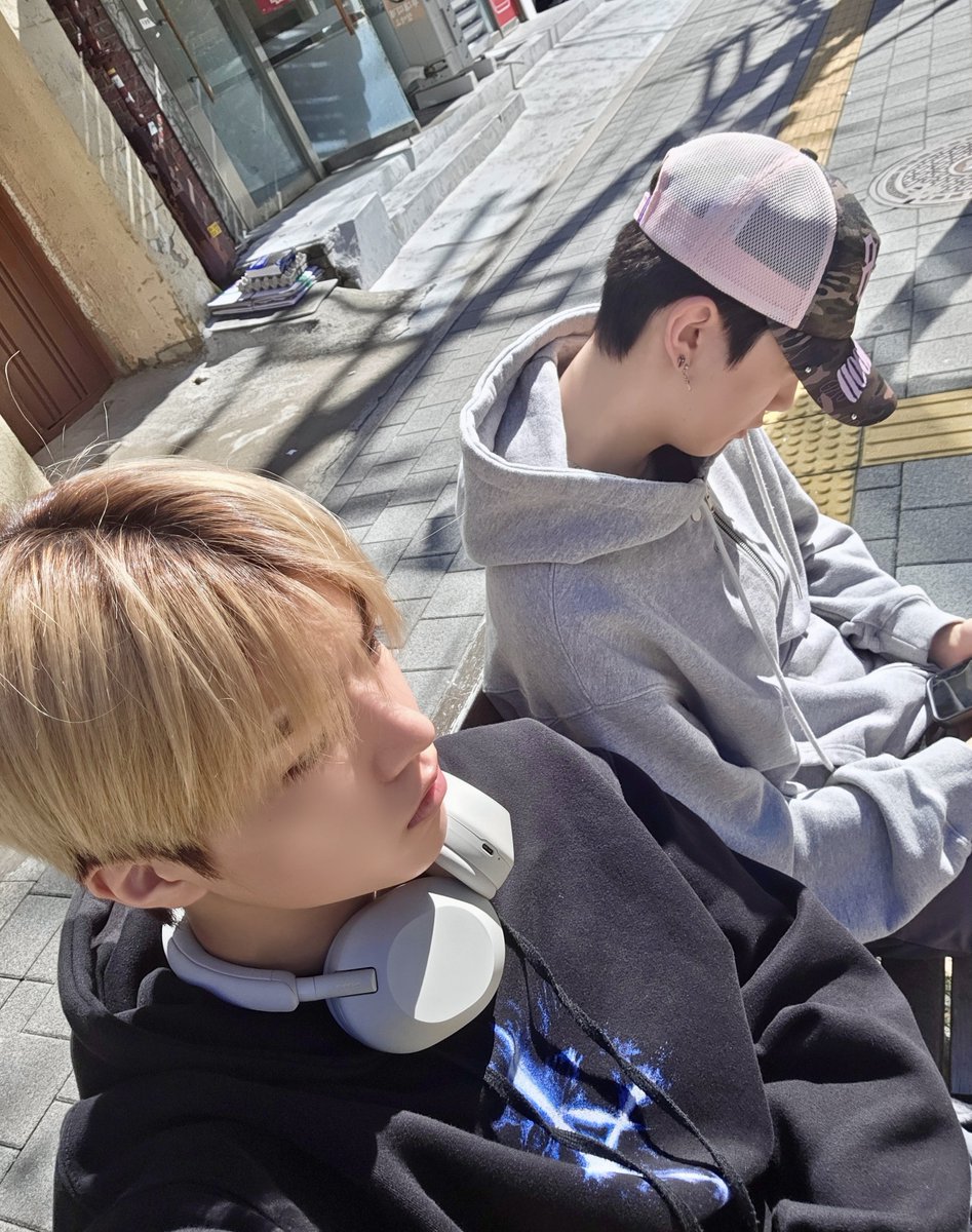 at_ALL_H_OURS's tweet photo. [#온]
아이고~~~ 먼저 만 20살 달성하신 거 축하드립니다ㅏㅏㅏㅋㅋㅋㅋㅋ 행복한 하루 보내시고 06즈 오래갑시다😉🎉👊👊

#ALL_H_OURS #올아워즈
#ON_N #온 https://t.co/RkwyXRmLe1
