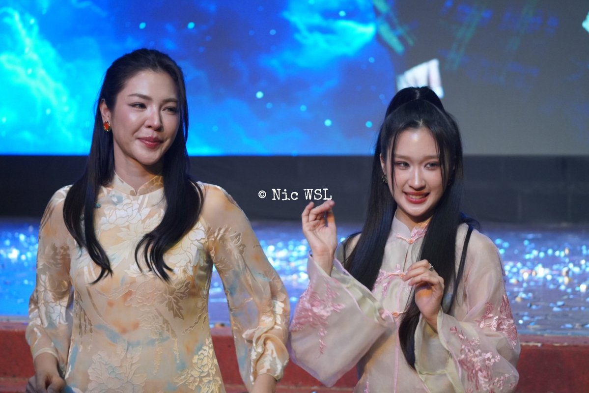 Nic__WSL's tweet photo. Shay dancing hi-bye 

FAYEATOM VIETNAM FANMEET 
#FayeAtom1stFMinHCMC
#FayeAtom #FayePeraya #AtomPariya https://t.co/4F5wvqq0kN